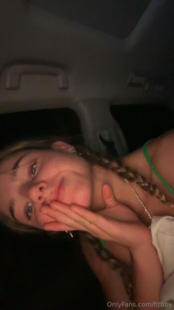 Presle / fitbby nude photo #8
