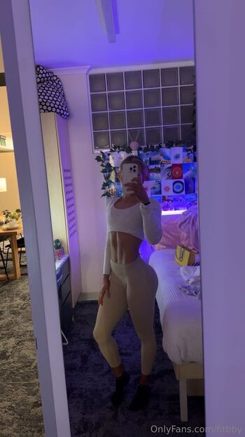 Presle / fitbby nude photo #15