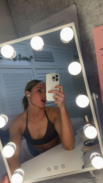 Presle / fitbby nude photo #16