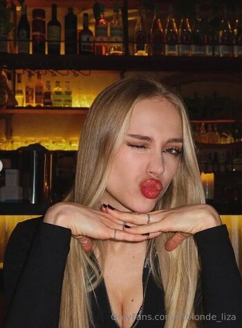 Liza / fitblonde_liza nude photo #2