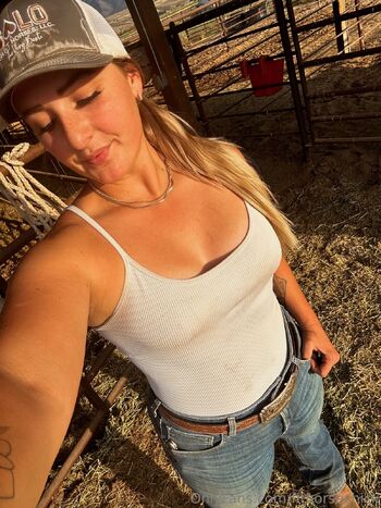 Cowgirl J / fithorsechick nude photo #1