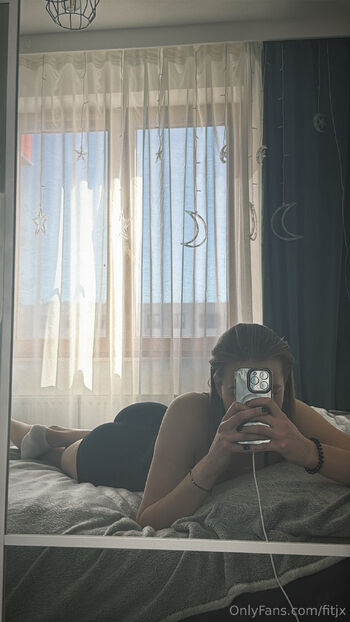 Julia / fitjx nude photo #5
