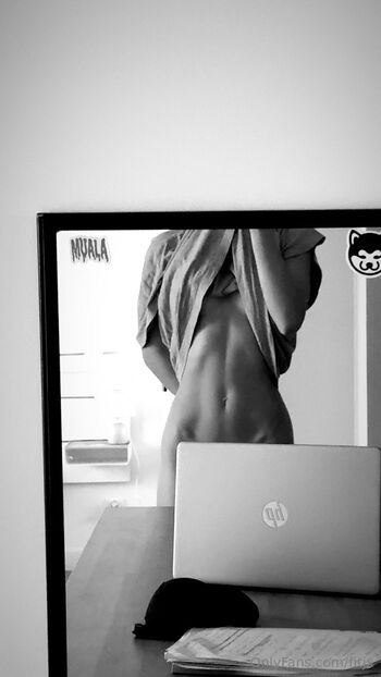 Julia / fitjx nude photo #6