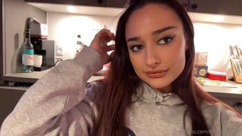 Li / fitnessgirl98 nude photo #23