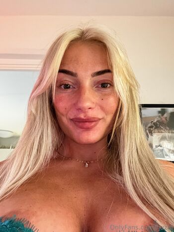 Fjuzie / fjuzie nude photo #4