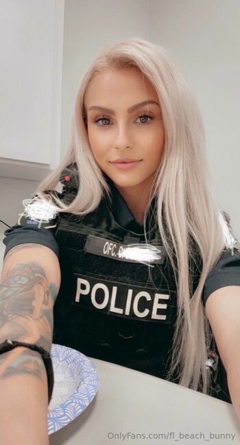 Officer Cec / fl_beach_bunny nude photo #25