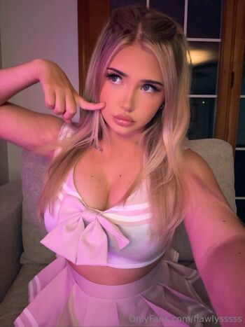 lys / flawlysssss nude photo #10