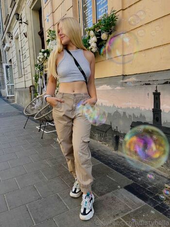 BELLA / flirtybella nude photo #2