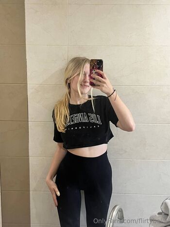 BELLA / flirtybella nude photo #8