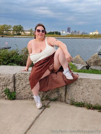 Bri Jone / flirtyupskirty nude photo #3