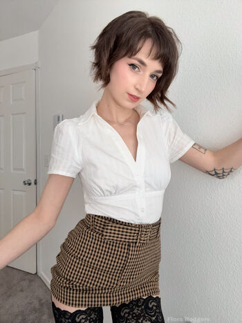 Flora Rodger / florarodgers nude photo #6