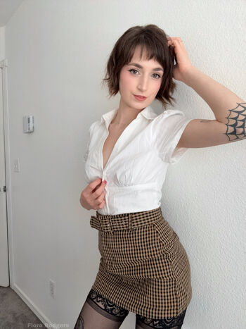 Flora Rodger / florarodgers nude photo #7