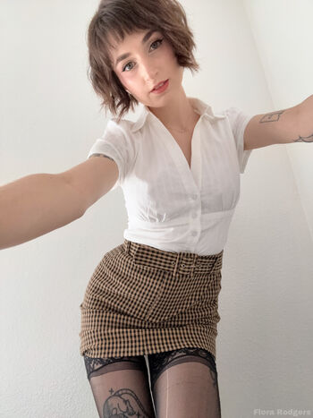 Flora Rodger / florarodgers nude photo #9