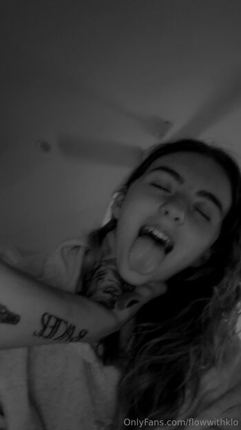 klo 8.5 / flowwithklo nude photo #1