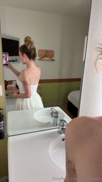 klo 8.5 / flowwithklo nude photo #18