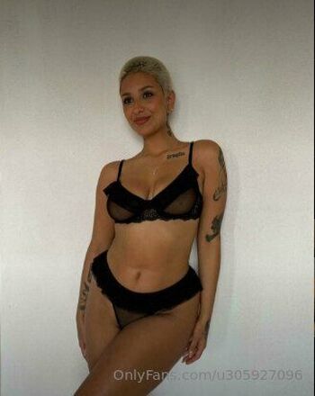 Miria / fluffy_miriam nude photo #2