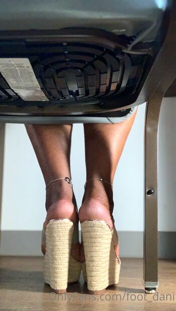 YesGoddess Dan / foot_dani nude photo #18