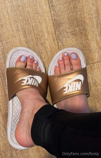 Emma / footp nude photo #2