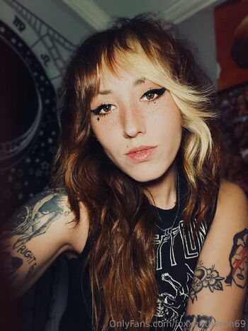 Fox / foxxontherun69 / carlifoxx69 nude photo #1