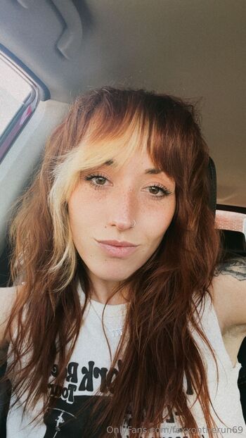Fox / foxxontherun69 / carlifoxx69 nude photo #4