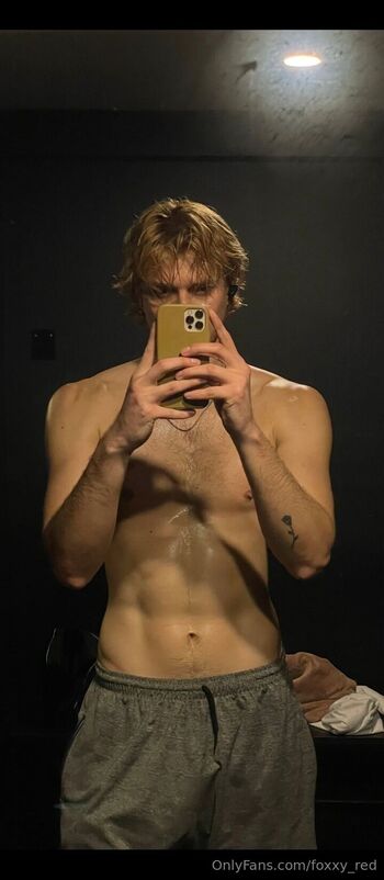 Fox / foxxy_red nude photo #17