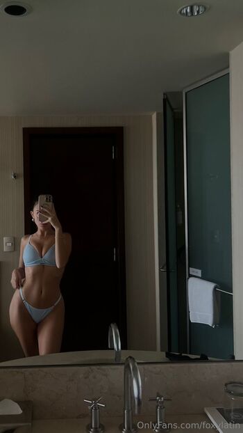 Julie / foxylatin nude photo #4