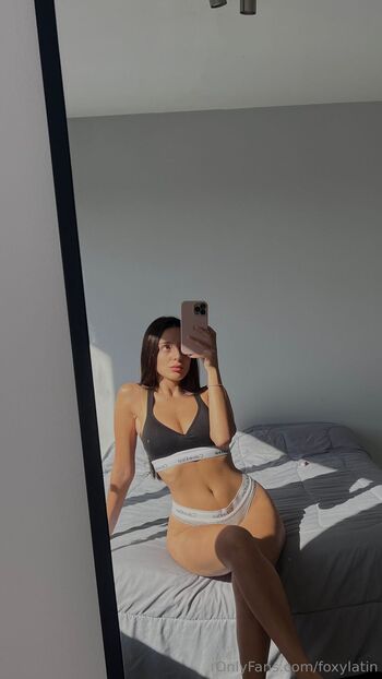 Julie / foxylatin nude photo #8