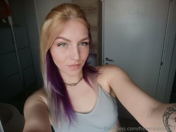 FREELaaMiss2 / freeelaamiss23 nude photo #1