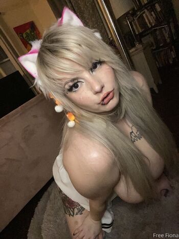 Nerdy Curv / freefionaxxx nude photo #3