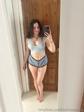 friskyfaerie hairy puss / freefriskyfaerie nude photo #11