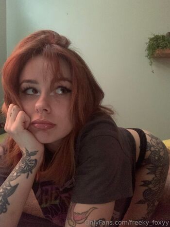 Freakyy_foxy / freeky_foxyy nude photo #2