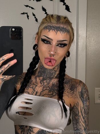 maze / freem0rguekitty / m0rguekittyy / m0rguekitty nude photo #1