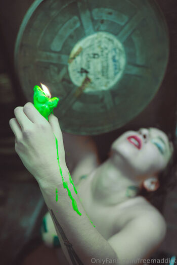 V E S A N I A - DOM FETIS / freemaddict nude photo #1