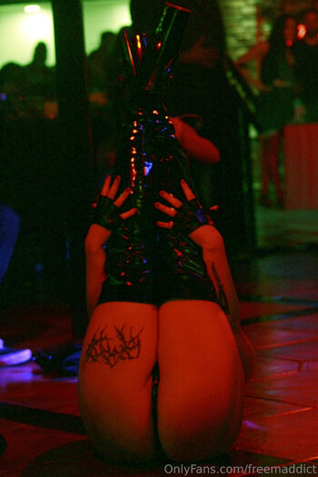 V E S A N I A - DOM FETIS / freemaddict nude photo #9