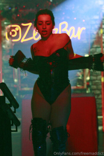 V E S A N I A - DOM FETIS / freemaddict nude photo #10