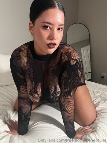 FREENEPTUN / freenicoletteneptune nude photo #18