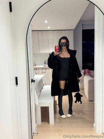 1 TRANS ON OF / freepix nude photo #13