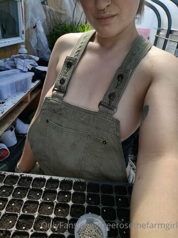 Rose Evan / freerosethefarmgirl nude photo #14