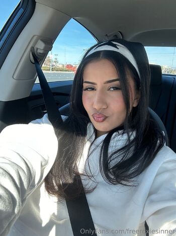 Roxie Sinne / freeroxiesinner nude photo #2