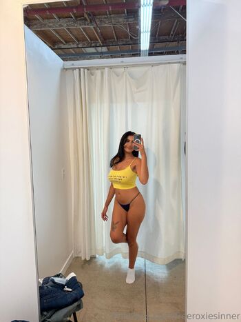 Roxie Sinne / freeroxiesinner nude photo #24