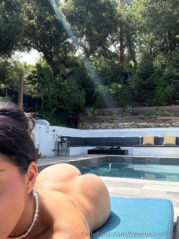 Roxie Sinne / freeroxiesinner nude photo #38