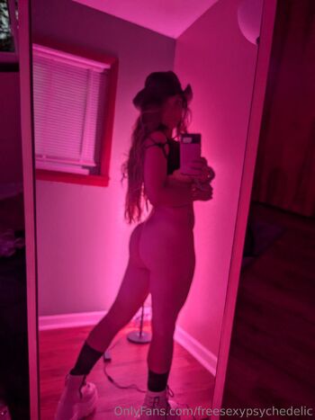 Myceli / freesexypsychedelic / teresa_mycelia / shroomy_baby / teresamycelia69 nude photo #1