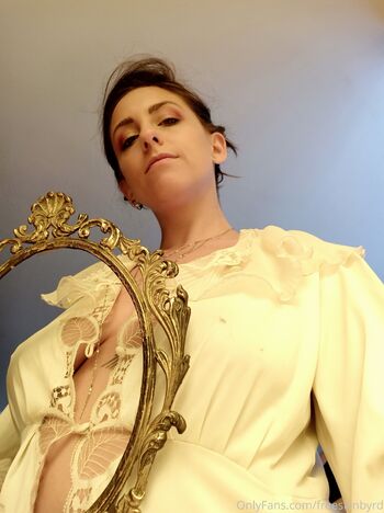 Mistress Noeli / freeskinbyrd nude photo #27