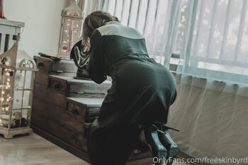 Mistress Noeli / freeskinbyrd nude photo #39