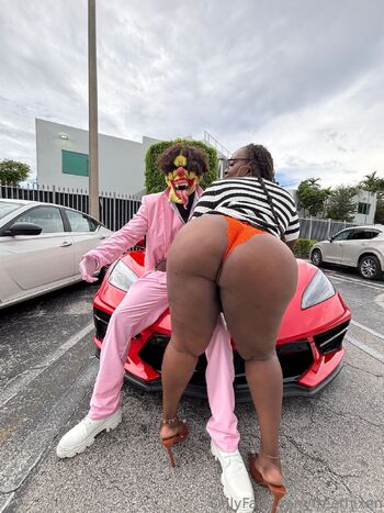 Thixen Vixen / freethixen nude photo #1