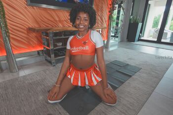 TWERKITA / freetwerk nude photo #7