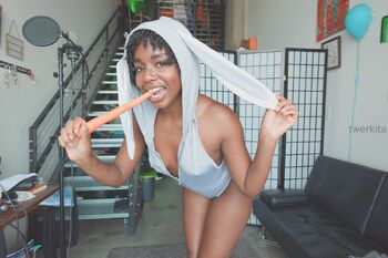 TWERKITA / freetwerk nude photo #19