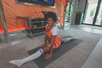 TWERKITA / freetwerk nude photo #27