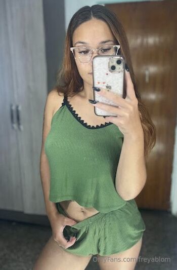 Your naughty girlfriend / freyablom nude photo #4