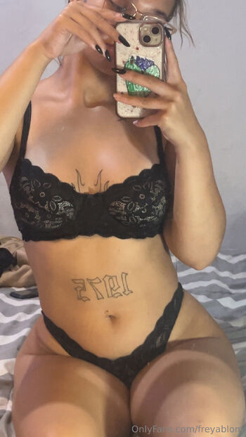 Your naughty girlfriend / freyablom nude photo #13